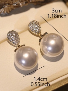 Cercei cu perla faux si strasuri, lungime 3 cm, culoarea alb si auriu - Img 5