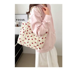 Geanta tote, material textura raiata, model Capsuni, 33.5x9.5x31x23.5 cm, culoarea alb