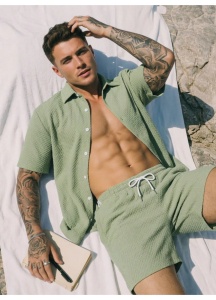 Set barbati vara camasa maneca scurta, inchidere cu nasturi si pantaloni scurti cu buzunare oblice, uni, verde - Img 2