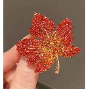 Brosa eleganta in forma de frunze de artar, decorata cu pietre, accesoriu rafinat, 4 x 5 cm, culoarea rosie - Img 2