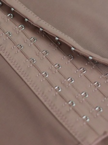 Lenjerie modelatoare cu capse, model cu corset si pantaloni scurti, culoarea bej - Img 4