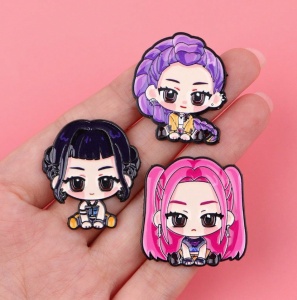Set de 3x pin pentru rever, geci, genti, model fete asemanatoare Huntrix - Img 2
