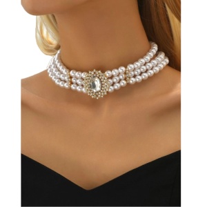 Colier choker din multiple siraguri de perle faux pentru femei, model la baza gatului cu pandantiv piatra, culoarea alb si auriu