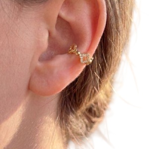 Ear cuff placat cu aur, 15 mm, model trifoi cu zirconiu