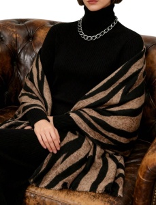 Esarfa cu imprimeu zebra, material cu textura moale, catifelata, 180x90 cm, culoarea negru si maro