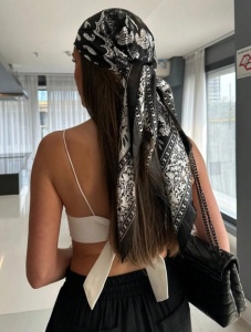 Esarfa dama satin 90x90 cm, imprimeu paisley alb-negru, esarfa patrata mare, textura matasoasa, bandana par / batic elegant, accesoriu versatil pentru tinute - Img 2