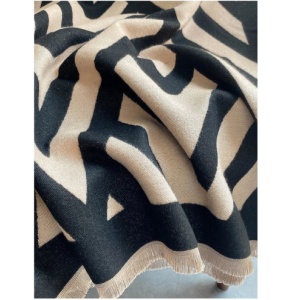 Esarfa lunga tip sal pentru dama din materiale premium, model geometric linii oblice, culoarea negru si bej - Img 6