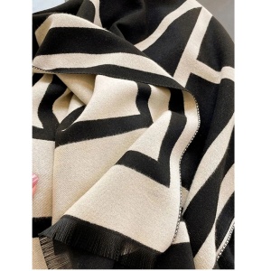 Esarfa tip sal pentru dama din materiale premium, model geometric, culoarea negru si bej - Img 2