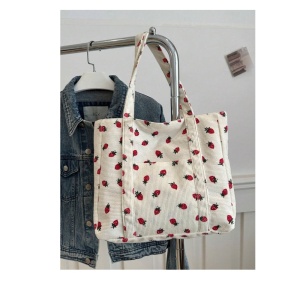 Geanta tote, material textura raiata, model Capsuni, 33.5x9.5x31x23.5 cm, culoarea alb - Img 2