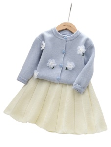 Set pentru fetite din acril, fusta si bluza cu nasturi, model Flori albe, culoarea bleu
