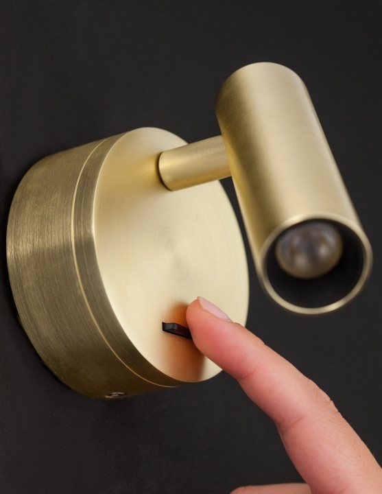 Aplica perete pentru pat Clip Satin Brass 8 x 3,4 x 11 cm - Img 5