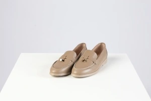 Mocasini Damă – Bej din Piele Naturală cu Detaliu Heart-Gold