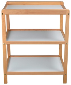 Masa infasat bebe: structura lemn masiv de fag, cu 3 etajere. Dimensiune: 75x56xH90 cm.