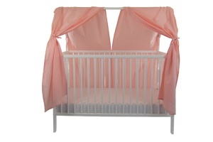Patut bebe, forma casuta, baldachin, dimensiune saltea 60x120 cm, structura din lemn masiv de fag Primii Pasi, PLC13 roz
