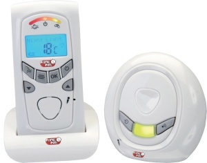 Baby Phone digital cu 2 cai de comunicatie; 300m raza de actiune (in aer liber fara interferenta), emisii Zero în standby, functioneaza la priza sau cu baterii, unitate receptie cu baza de incarcare si baterii reincarcabile, pornire la vocea copilului, af