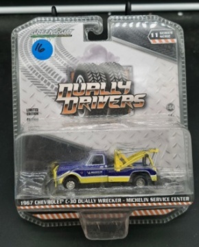 1/64 GreenLight 1967 Chevrolet C-30 Dually Wrecker – Michelin service Center