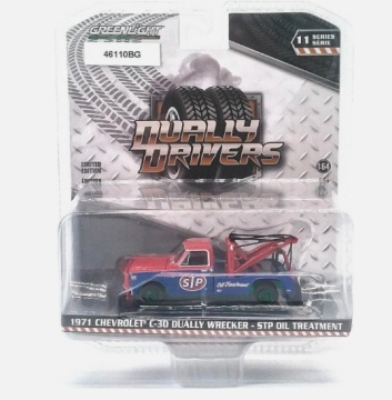 1/64 GreenLight 1971 Chevrolet C-30 Dually Wrecker – STP OIL Treatment