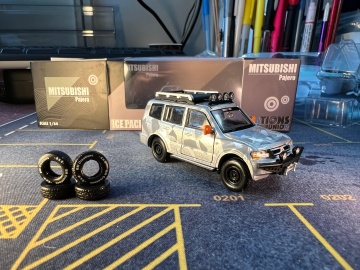 1/64 2001 mitsubishi pajero 3rd gen. rhd *ice pack*,
