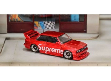 1/64 bmw e30 *supreme*, red
