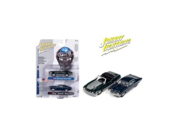 1/64 (jlpk017) class of 1972 2-pack:1x 1972 ford mustang convertible, dark green poly w/silver hood & side stripes 1x 1972 c...