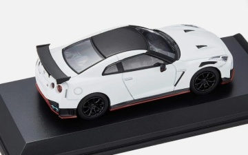 Carnel 1/64 2020 nissan gt-r nismo (r35), brilliant white pearl - Img 2