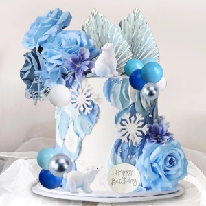 Decoratiune Tort Premium Frozen Winter cu Flori Albastre si Ursuleti Polari