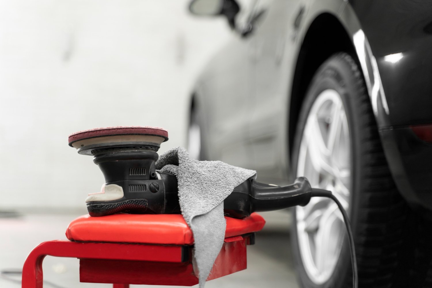 Întrebări frecvente despre polish auto – ce trebuie să știi dacă vrei să-l faci acasă