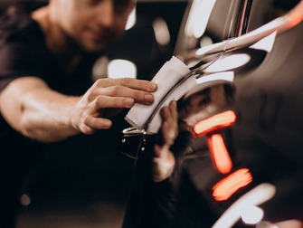 Care este diferența dintre ceară și polish auto?