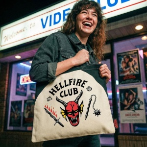 Stranger Things Hellfire Club geantă de cumpărături 40 cm - Img 4