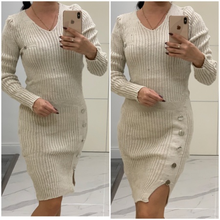 Rochie tricotata Tania cu nasturi și crăpătura pe picior bej deschis