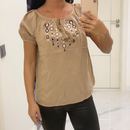 Ie dama bej cu mâneca scurta