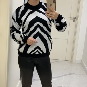 Pulover animal print zebra alb negru