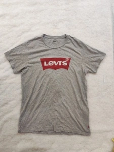 Tricou Levi’s Batwing Logo Gri – Mărime M