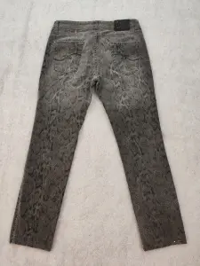 Trussardi Jeans Snake Print Damă – M – Gri - Img 5