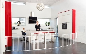 BabyDan Flex XXL Sigurnosna Ograda za Decu 90–350 cm – Zidna montaža, Bela - Img 2
