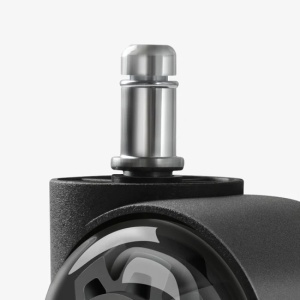 Detalj standardne čelične osovine promjera 11 mm na Mark Adler Wheels 3.0 Black točkićima
