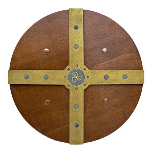 Scut Viking Circular "Historik Triskel" – Lemn cu Detalii Metalice și Emblemă Triskelion