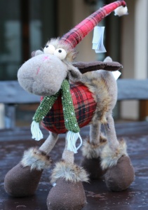 Decorațiune Ren Festiv (60 cm) – Stil Rustic cu Detalii Tartan - Img 2