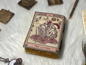 Jurnal Vintage din Piele Grimoire – Model „The Lovers” (Tarot Edition) - Img 2