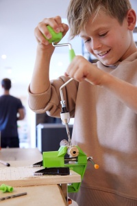 Burghiu Manual Terra Kids Utilizare