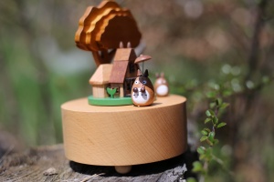 Cutiuta Muzicală Rotativă din Lemn de Fag – Design "Poveste în Pădure" - Img 4