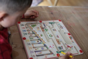 Labirint Magnetic de Sortare Culori și Numere, Joc Educativ Montessori - Img 2