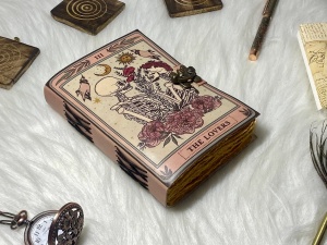 Jurnal Vintage din Piele Grimoire – Model „The Lovers” (Tarot Edition) - Img 3