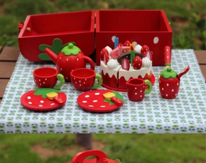 Tort de Capsuni din Lemn pentru Copii - Img 4