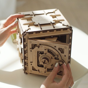 Ugears Seif Mecanic cu Cifru – Puzzle 3, Depozitare cu Cod Secret, 179 piese - Img 3