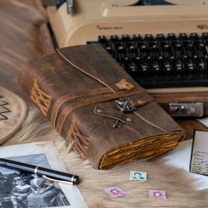 Jurnal Vintage din Piele lucrat manual - Model cu Cheie Antică