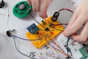Kit Radio FM Retro, EIGHT Innovation, Continut