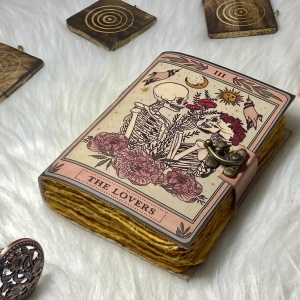 Jurnal Vintage din Piele Grimoire – Model „The Lovers” (Tarot Edition)