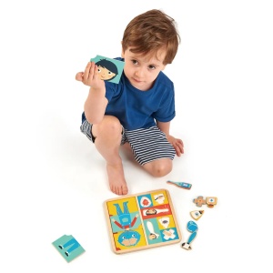 Puzzle din lemn Tender Leaf la joaca