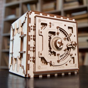 Ugears Seif Mecanic cu Cifru – Puzzle 3, Depozitare cu Cod Secret, 179 piese